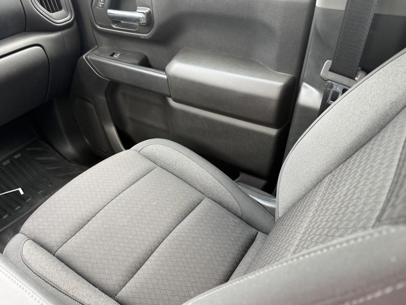 GMC Sierra 2500HD Vehicle Full-screen Gallery Image 13