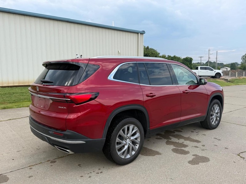 Buick Enclave Vehicle Full-screen Gallery Image 3