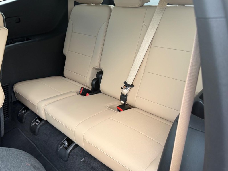 Buick Enclave Vehicle Full-screen Gallery Image 8