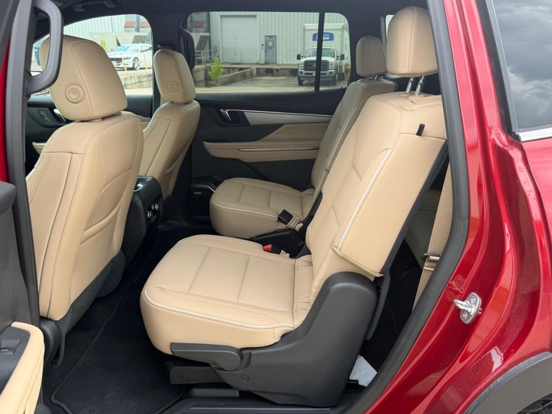 Buick Enclave Vehicle Full-screen Gallery Image 9