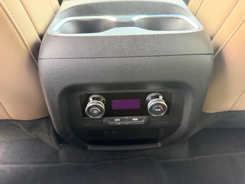 Buick Enclave Vehicle Full-screen Gallery Image 10