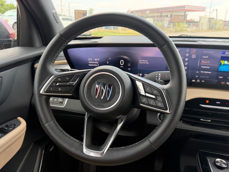 Buick Enclave Vehicle Full-screen Gallery Image 12