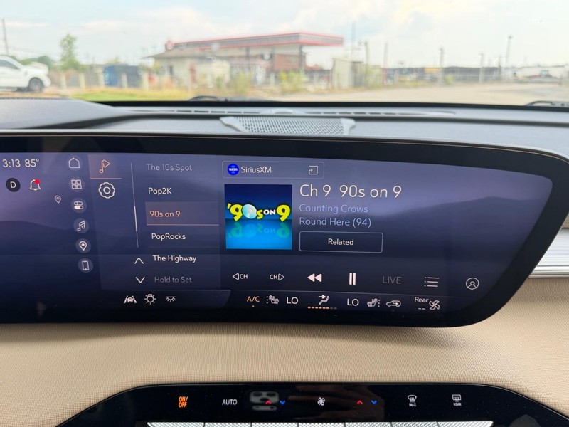 Buick Enclave Vehicle Full-screen Gallery Image 16