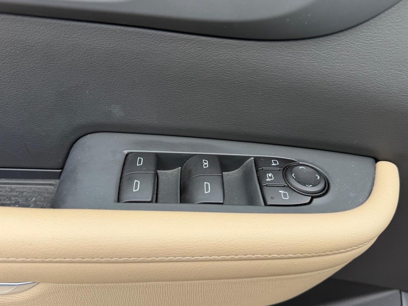 Buick Enclave Vehicle Full-screen Gallery Image 19