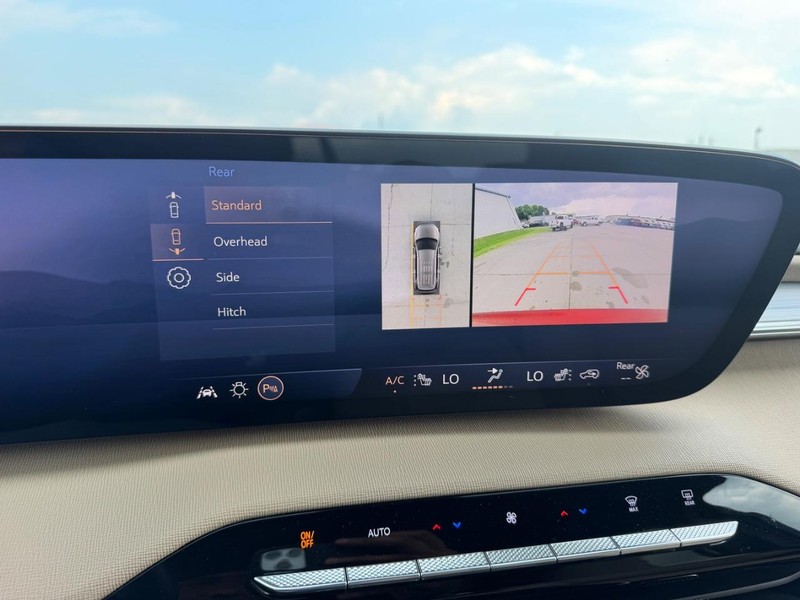 Buick Enclave Vehicle Full-screen Gallery Image 22