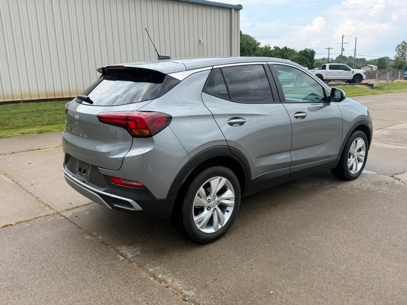 Buick Encore GX Vehicle Full-screen Gallery Image 3