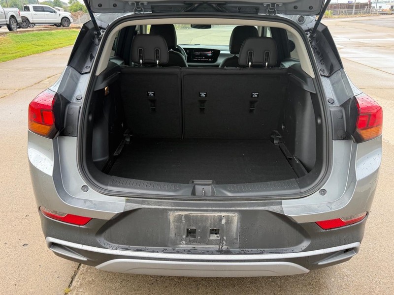 Buick Encore GX Vehicle Full-screen Gallery Image 5