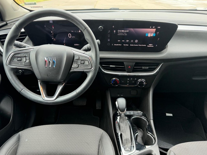 Buick Encore GX Vehicle Full-screen Gallery Image 9