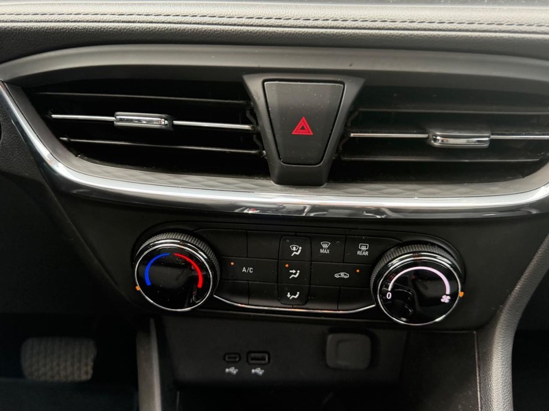 Buick Encore GX Vehicle Full-screen Gallery Image 14