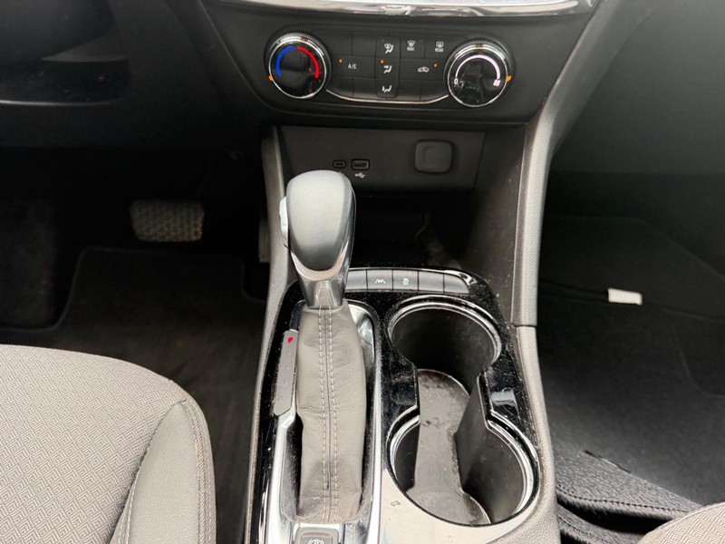 Buick Encore GX Vehicle Full-screen Gallery Image 15