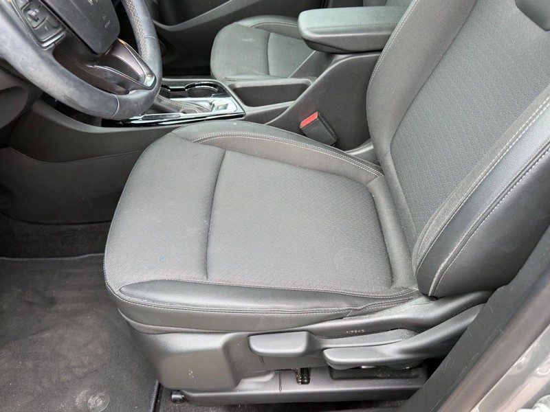 Buick Encore GX Vehicle Full-screen Gallery Image 18