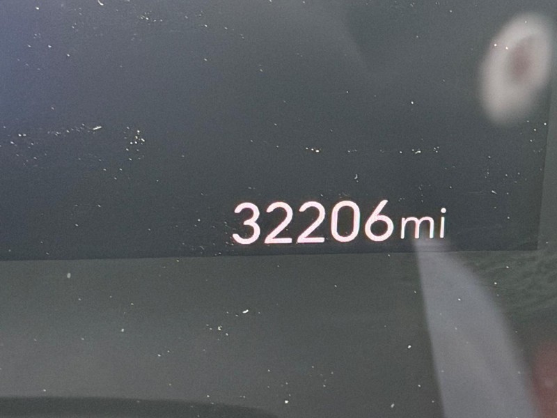 Buick Encore GX Vehicle Full-screen Gallery Image 19