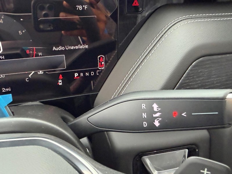 GMC Yukon Vehicle Full-screen Gallery Image 16