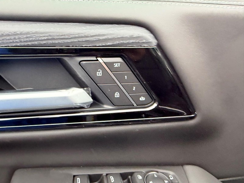 GMC Yukon Vehicle Full-screen Gallery Image 21