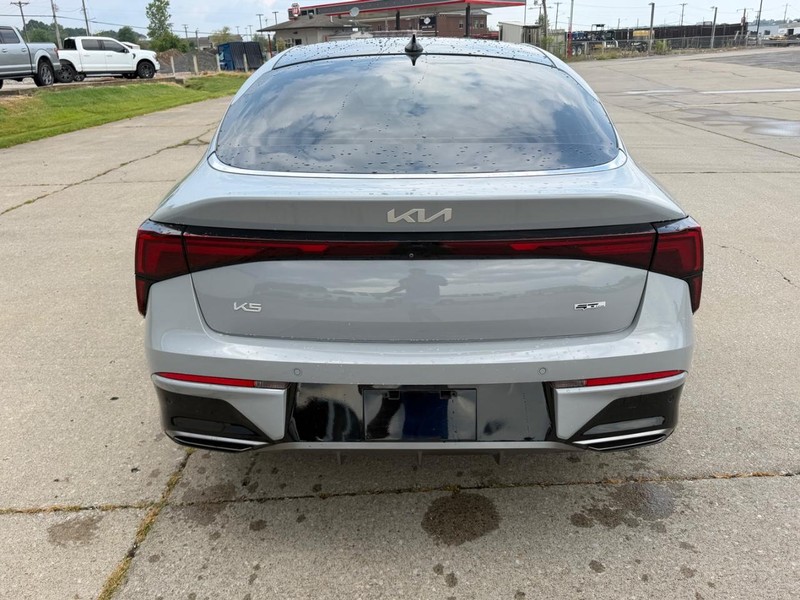 Kia K5 Vehicle Full-screen Gallery Image 4