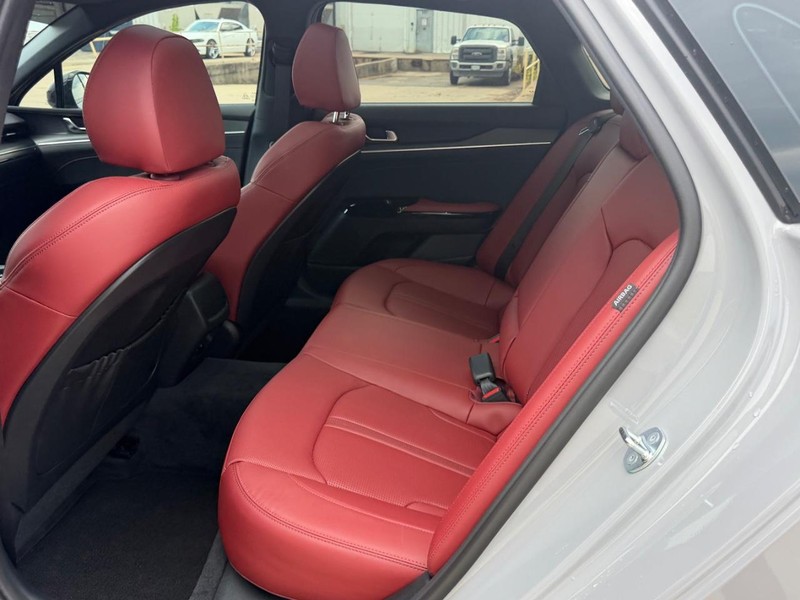 Kia K5 Vehicle Full-screen Gallery Image 7