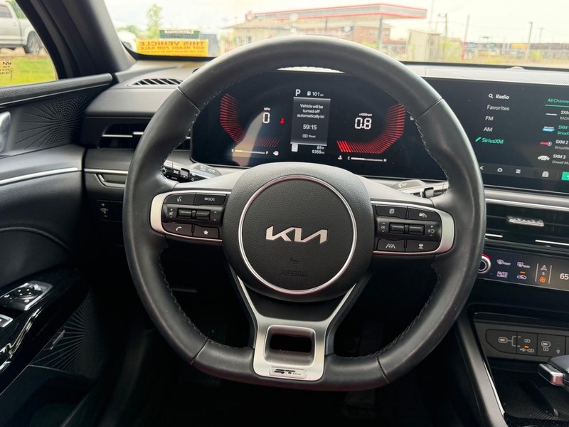 Kia K5 Vehicle Full-screen Gallery Image 10