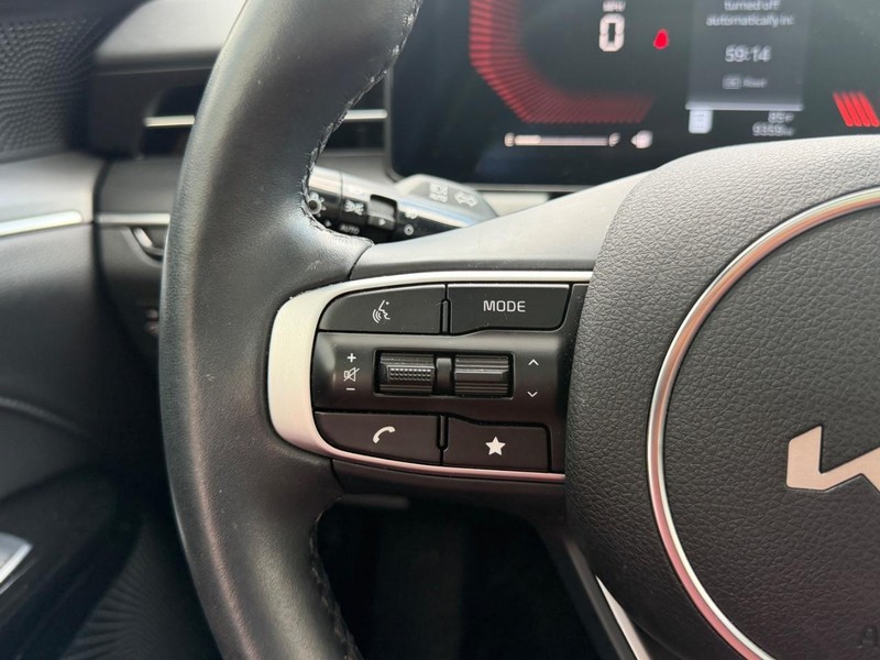 Kia K5 Vehicle Full-screen Gallery Image 11