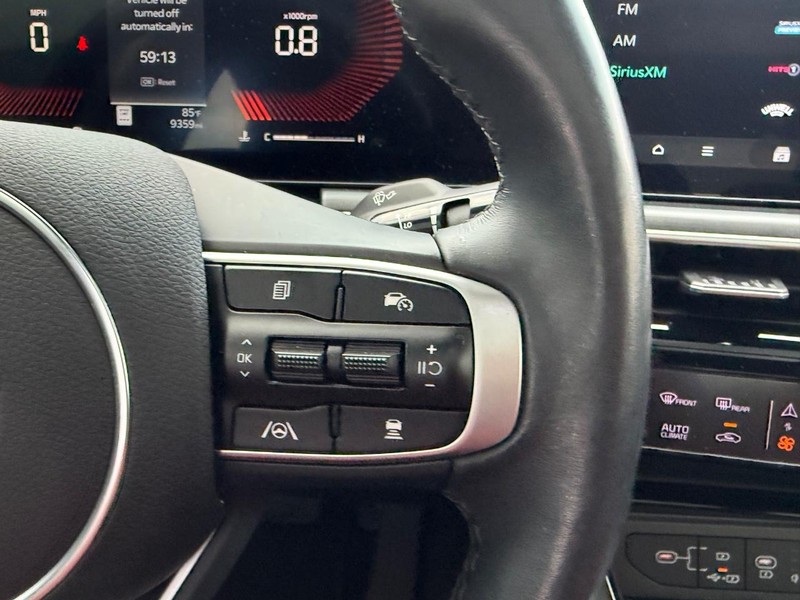 Kia K5 Vehicle Full-screen Gallery Image 12
