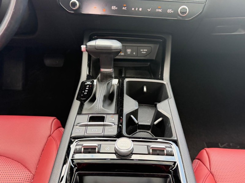 Kia K5 Vehicle Full-screen Gallery Image 15