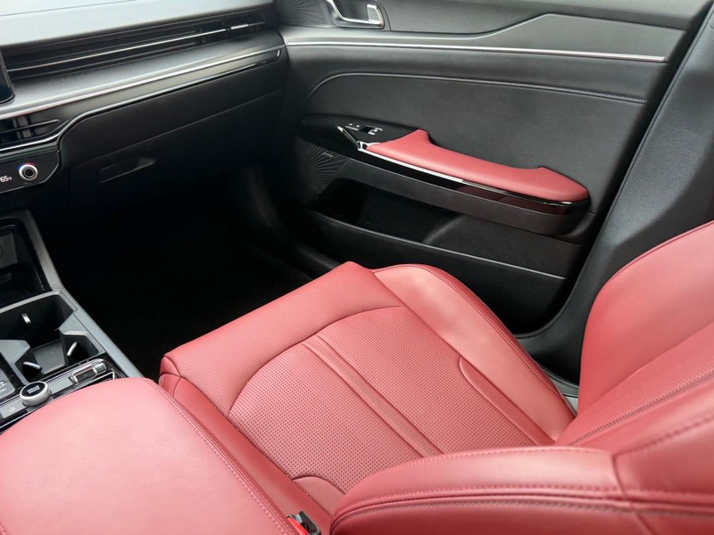 Kia K5 Vehicle Full-screen Gallery Image 16