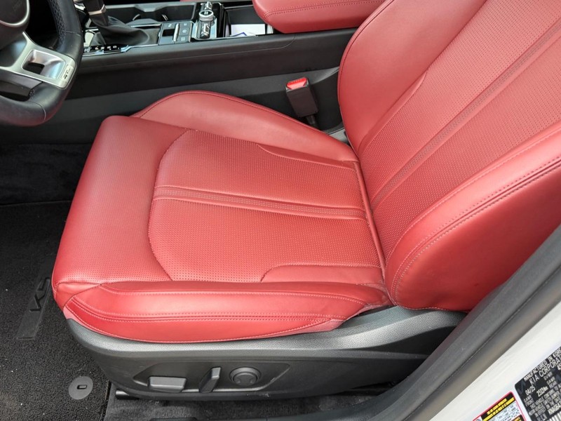 Kia K5 Vehicle Full-screen Gallery Image 18