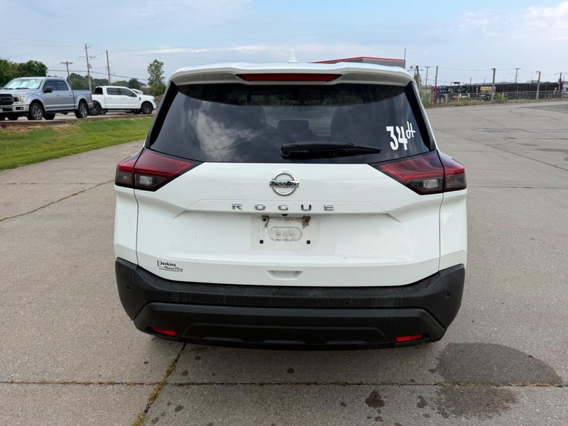 Nissan Rogue Vehicle Full-screen Gallery Image 4