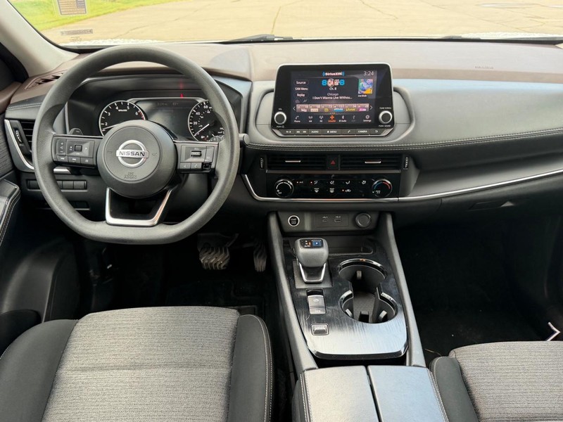 Nissan Rogue Vehicle Full-screen Gallery Image 8