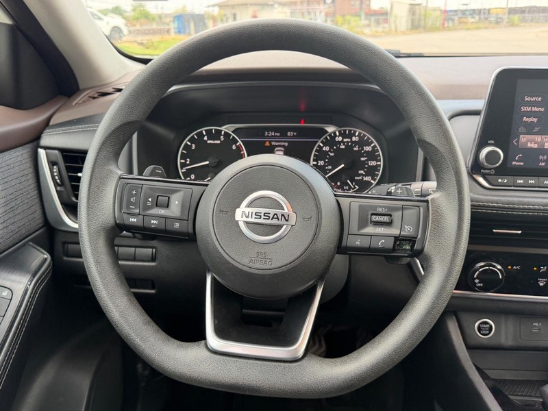 Nissan Rogue Vehicle Full-screen Gallery Image 9