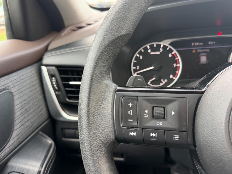 Nissan Rogue Vehicle Full-screen Gallery Image 10