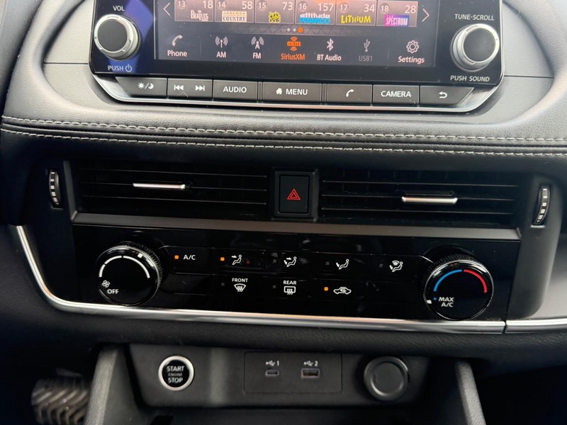 Nissan Rogue Vehicle Full-screen Gallery Image 13