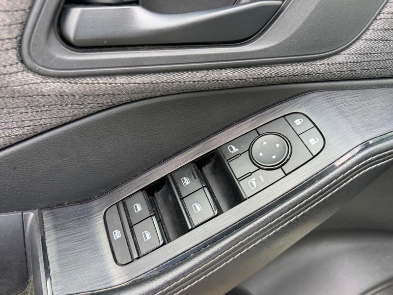 Nissan Rogue Vehicle Full-screen Gallery Image 16