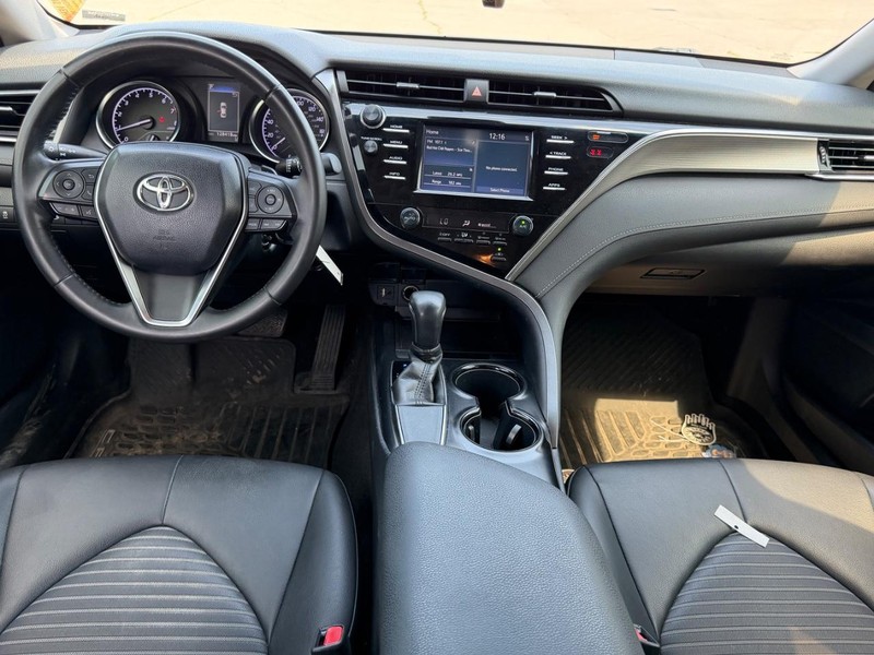 Toyota Camry Vehicle Full-screen Gallery Image 7