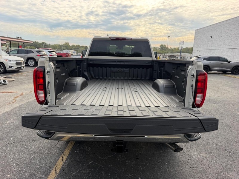 GMC Sierra 2500HD Vehicle Full-screen Gallery Image 5