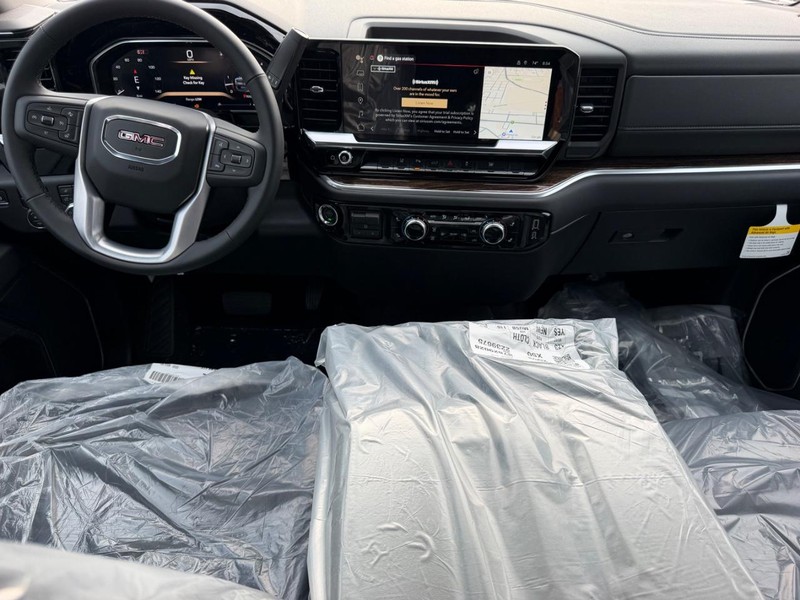 GMC Sierra 2500HD Vehicle Full-screen Gallery Image 8