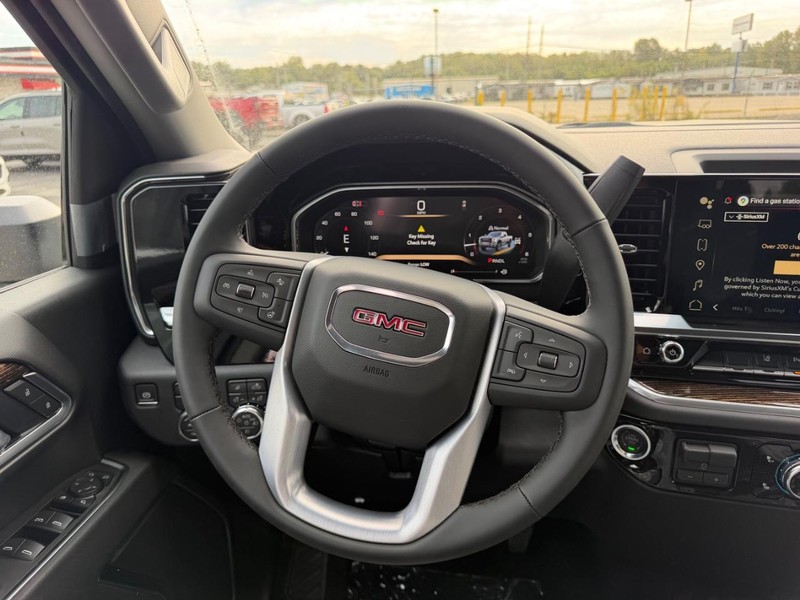 GMC Sierra 2500HD Vehicle Full-screen Gallery Image 9