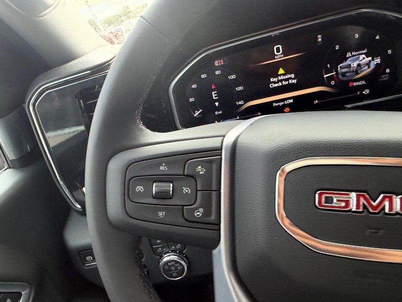 GMC Sierra 2500HD Vehicle Full-screen Gallery Image 10