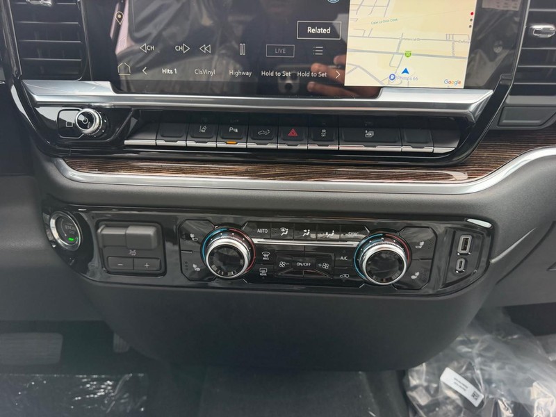 GMC Sierra 2500HD Vehicle Full-screen Gallery Image 13