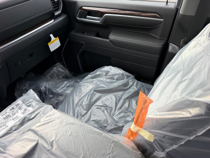 GMC Sierra 2500HD Vehicle Full-screen Gallery Image 14
