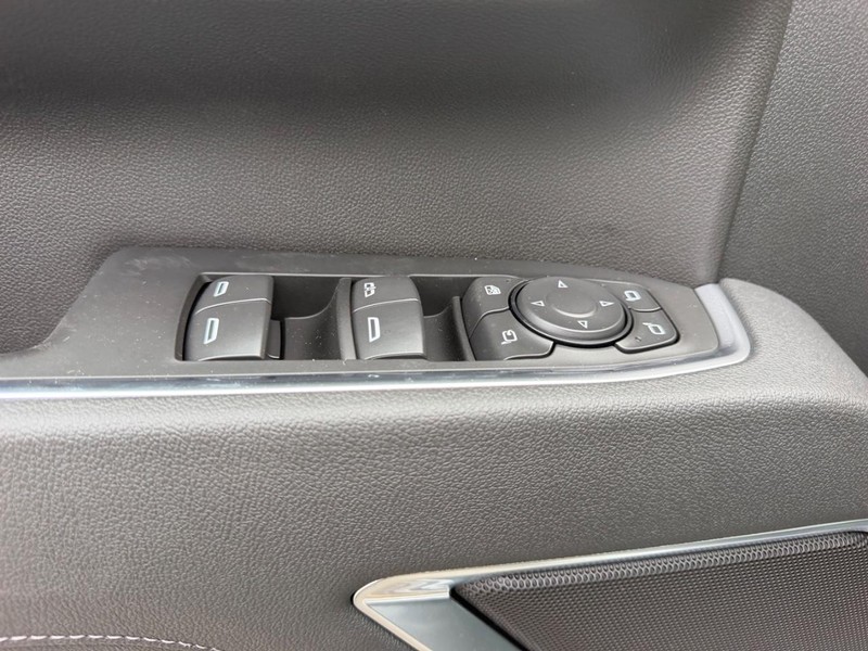 GMC Sierra 2500HD Vehicle Full-screen Gallery Image 15