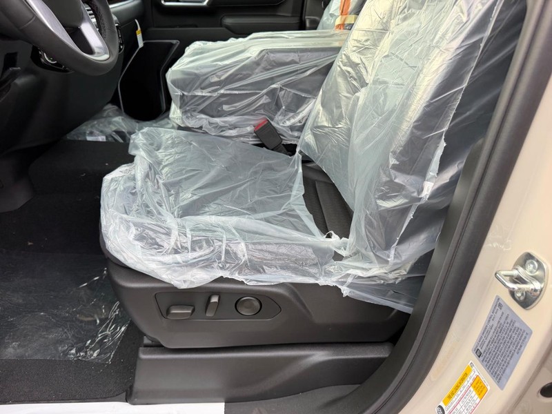 GMC Sierra 2500HD Vehicle Full-screen Gallery Image 16