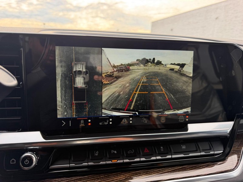GMC Sierra 2500HD Vehicle Full-screen Gallery Image 18