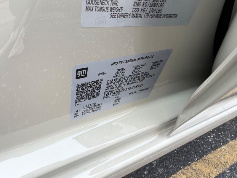 GMC Sierra 2500HD Vehicle Full-screen Gallery Image 19