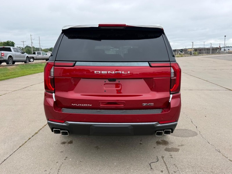 GMC Yukon XL Vehicle Full-screen Gallery Image 4