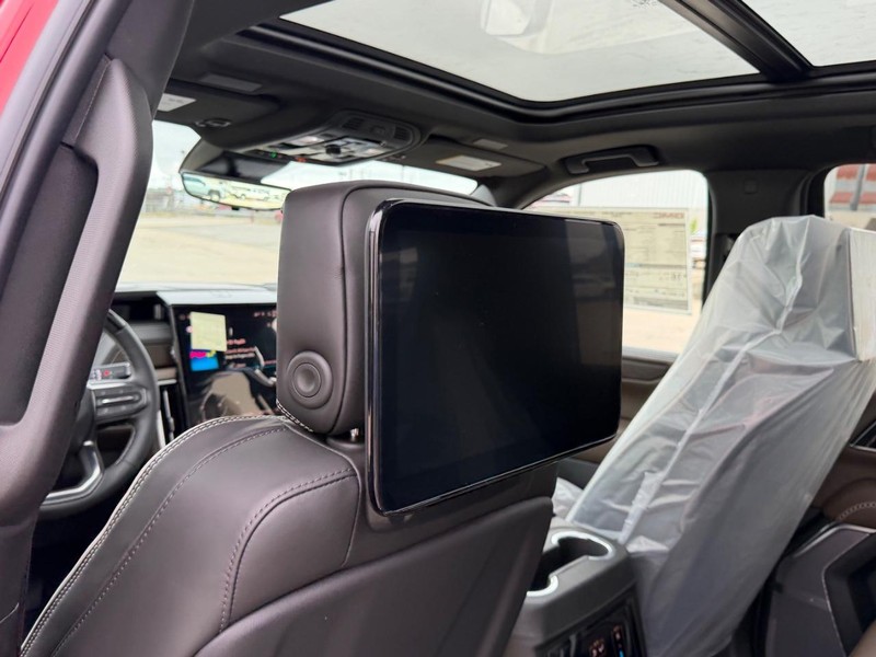 GMC Yukon XL Vehicle Full-screen Gallery Image 11