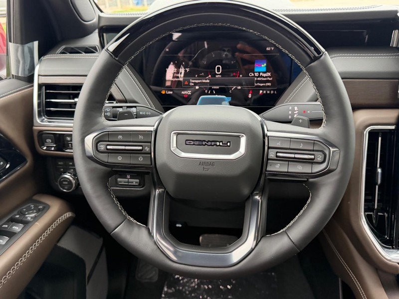 GMC Yukon XL Vehicle Full-screen Gallery Image 14
