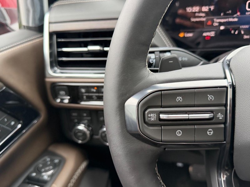 GMC Yukon XL Vehicle Full-screen Gallery Image 15
