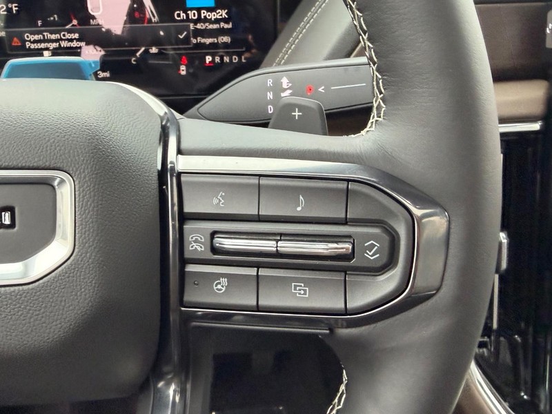 GMC Yukon XL Vehicle Full-screen Gallery Image 16