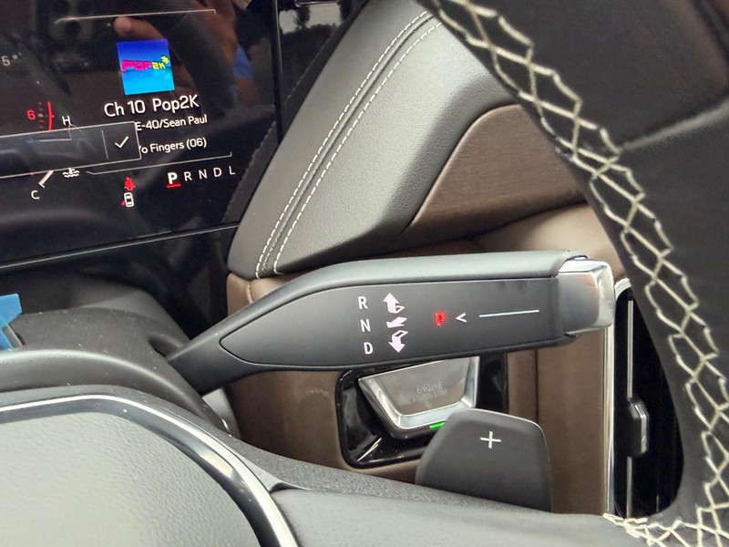 GMC Yukon XL Vehicle Full-screen Gallery Image 17
