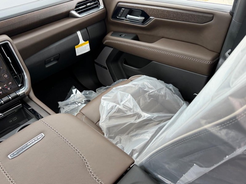 GMC Yukon XL Vehicle Full-screen Gallery Image 20